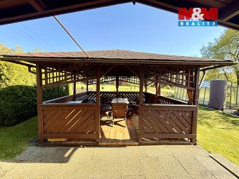 We offer for sale a well-maintained garden in private ownership