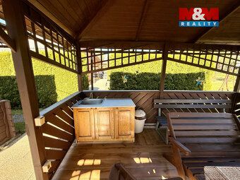 We offer for sale a well-maintained garden in private ownership