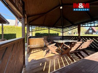 We offer for sale a well-maintained garden in private ownership