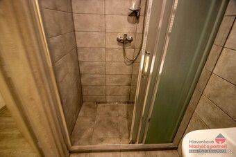 We offer for rent a spacious 3BR apartment located in Ostrava on Plechanovova street.
