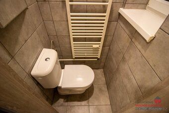 We offer for rent a spacious 3BR apartment located in Ostrava on Plechanovova street.