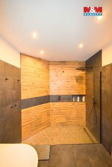 We offer modern newly built family house 6+kk in Sosnová village