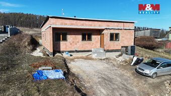 We offer modern newly built family house 6+kk in Sosnová village