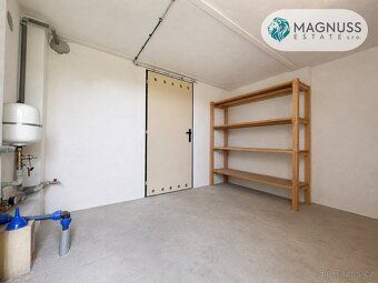Exclusive offer of land for sale by owner's representation