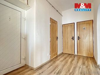 Nabízíme k dlouhodobému pronájmu prostorný byt 3+1 o velikos