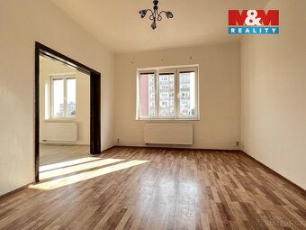 Nabízíme k dlouhodobému pronájmu prostorný byt 3+1 o velikos