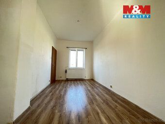 Nabízíme k dlouhodobému pronájmu prostorný byt 3+1 o velikos