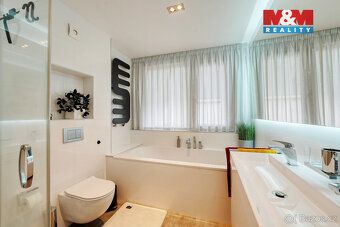 Nabízíme k prodeji rodinný dům o dispozici 4+kk a užitné plo