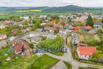 Ew. nr 10126 Przyjdź odkryj ten malowniczy dom rodzinny lub letni domek z układem 2+1 w…