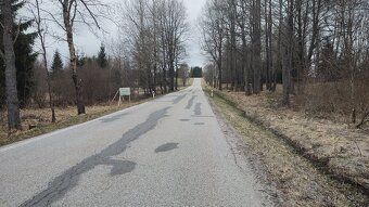 Za Přední Výtoní směrem na Guglwald najdete rozsáhlý pozemek