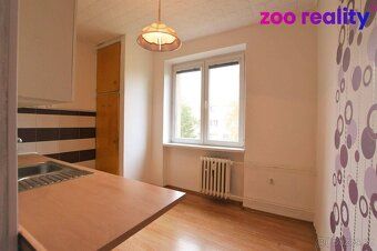 Nabízíme k pronájmu byt 2+1 ve třetím patře v klidném cihlov