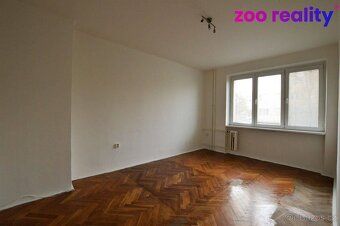 Nabízíme k pronájmu byt 2+1 ve třetím patře v klidném cihlov