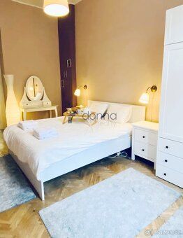 Nabízíme k pronájmu světlý byt 2+kk, plocha 50m2, v 1.patře 