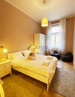 Nabízíme k pronájmu světlý byt 2+kk, plocha 50m2, v 1.patře 