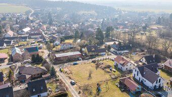 Slunný pozemek 810 m2 v srdci Ladova kraje Tehov u Říčan Hle