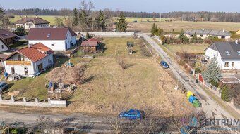Slunný pozemek 810 m2 v srdci Ladova kraje Tehov u Říčan Hle