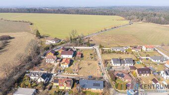 Slunný pozemek 810 m2 v srdci Ladova kraje Tehov u Říčan Hle
