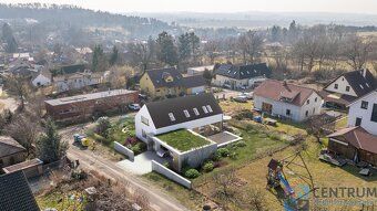 Slunný pozemek 810 m2 v srdci Ladova kraje Tehov u Říčan Hle