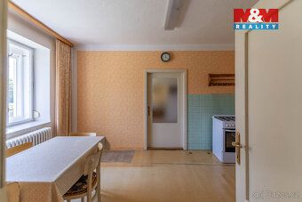 Nabízíme k prodeji samostatně stojící rodinný dům v centru o