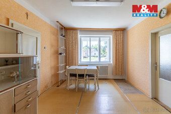 Nabízíme k prodeji samostatně stojící rodinný dům v centru o