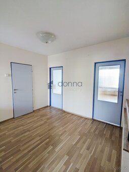 Nabízíme pronájem řadového rodinného domu 5+1 s lodžií, skle