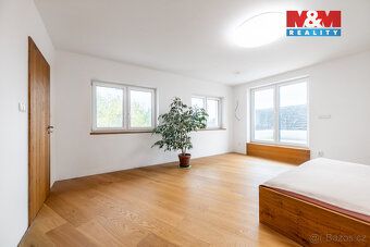 Prodej novostavby rodinného domu o dispozici 10+kk a užitné 