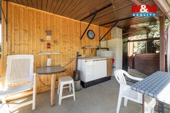 Nabízíme k prodeji útulnou dřevěnou chatu o užitné ploše cca