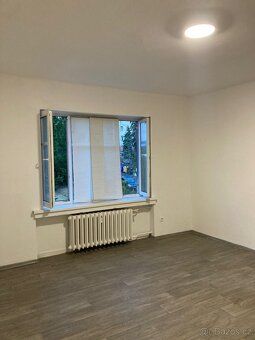 Nabízím k pronájmu prostorný byt 2+1 o výměře 74 m² v ulici 