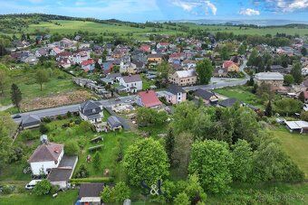 Ev.č. 01237 Nabízíme k prodeji velmi pěkný, rovinatý stavebn