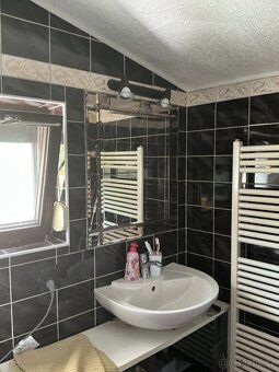 Ve výhradním zastoupení majitelů nabízíme polořadový přízemn