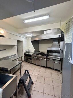 Nabízíme k pronájmu restauraci o celkové ploše 297 m² v loka