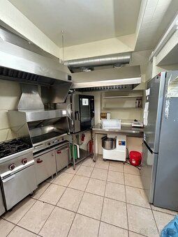 Nabízíme k pronájmu restauraci o celkové ploše 297 m² v loka