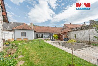 We offer for sale a semi-detached single-family house on the ground floor in the village of…