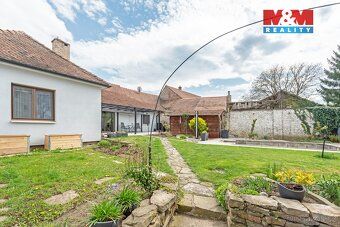 We offer for sale a semi-detached single-family house on the ground floor in the village of…