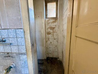 I am offering for sale a spacious 3BR apartment with garage and cellar in Karl