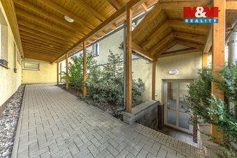 Looking for a business location in Liberec that combines great visibility, own facilities and hassle-free parking?