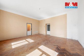 We offer a large sunny apartment in private ownership of layout 3+1 with balcony and area of…