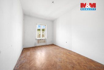 We offer a large sunny apartment in private ownership of layout 3+1 with balcony and area of…