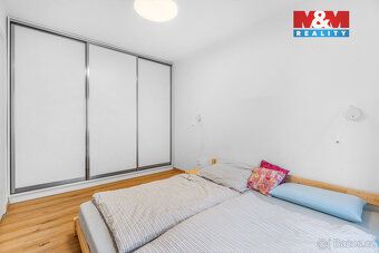 We offer a spacious and bright 4+1 apartment of 94 m² in high demand