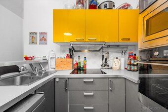 I am offering for sale a renovated 3BR apartment with balcony, which is located on the first…
