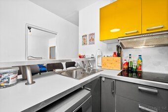 I am offering for sale a renovated 3BR apartment with balcony, which is located on the first…