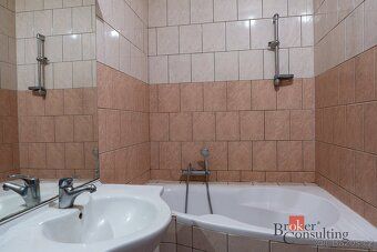 Prodej bytu 2+1 v centru AšeSvětlý byt 2+1 o ploše 56 m² se 