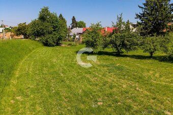 Celková výměra prodávaných parcel činí úctyhodných 2 778 m²,