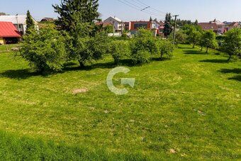 Celková výměra prodávaných parcel činí úctyhodných 2 778 m²,