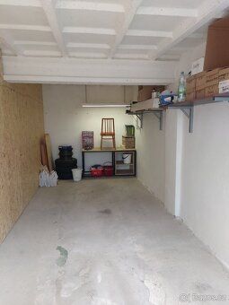 Prodám garáž 2,5m x 5,7m = 14,25m2 s elektrikou, respektive 