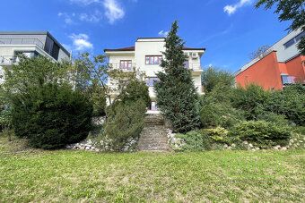 Looking for rent of luxury duplex apartment in quiet residential area of Prague's Vinohrady?