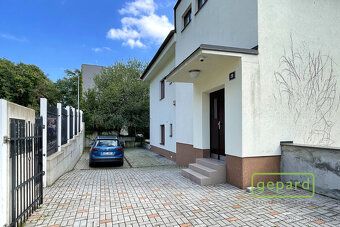 Looking for rent of luxury duplex apartment in quiet residential area of Prague's Vinohrady?