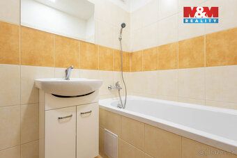 Nabízíme k pronájmu prostorný byt 4+1 o užitné ploše 75 m², 