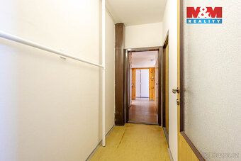 Nabízíme k pronájmu prostorný byt 4+1 o užitné ploše 75 m², 