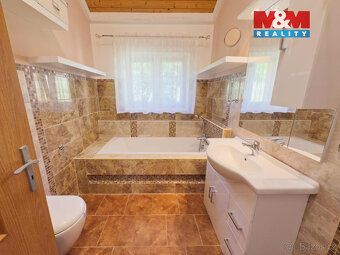 We offer for sale a beautiful family house in a quiet part of the village of Pe